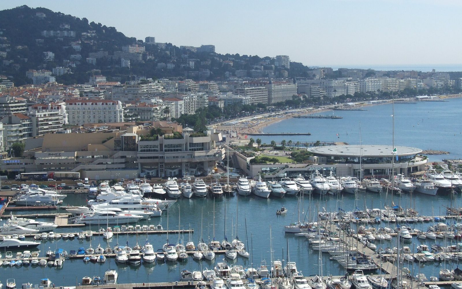 Le port de Cannes et la Croisette