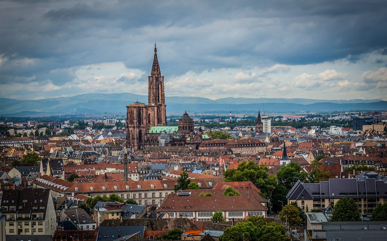 La cathédrale de Strasbourg et les toits de la ville