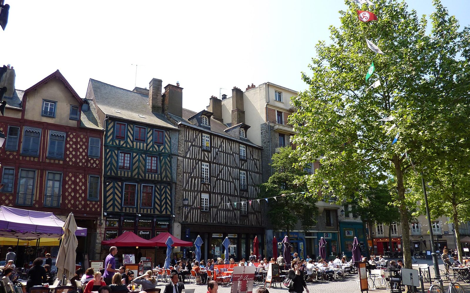 La place Sainte-Anne et ses maisons à colombages à Rennes