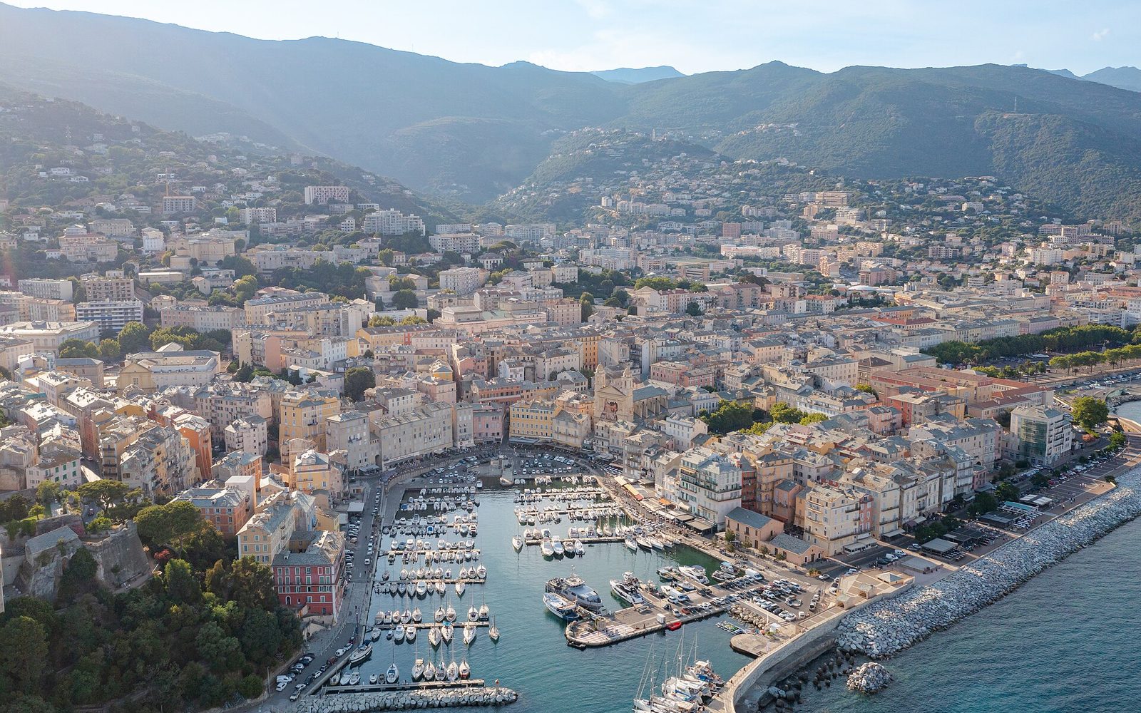 Le vieux port de Bastia en Corse