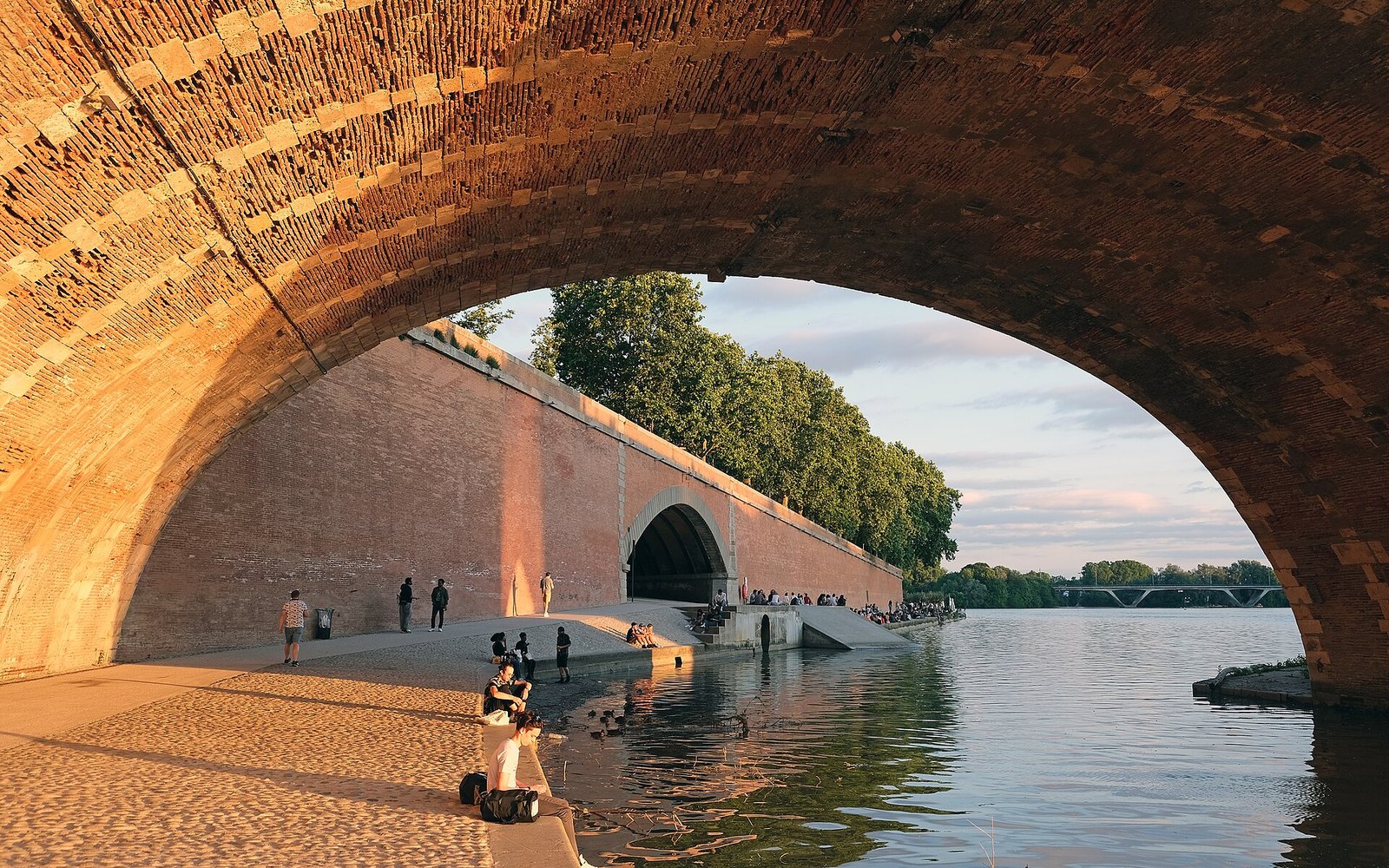Le Pont-Neuf de Toulouse au-dessus de la Garonne